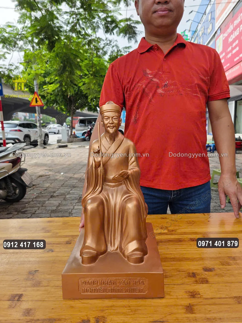 Tượng được đ&uacute;c bằng đồng đỏ thanh khiết